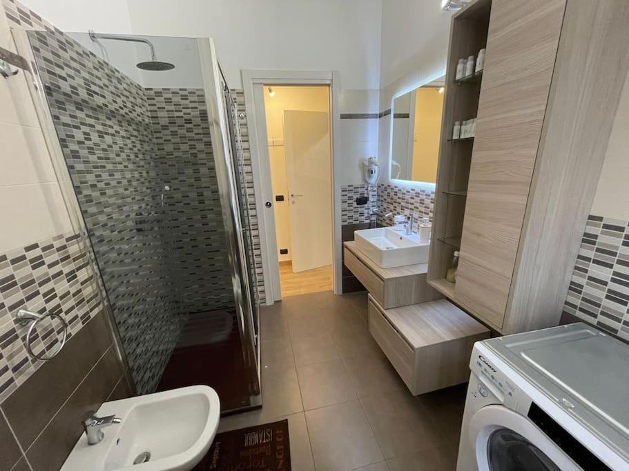 Nel Quartiere Bayres Completamente Rinnovata Milan